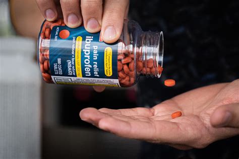 Taking ibuprofen along with vitamin B supplements is not harmful and may actually diminish side effects sometimes caused by consuming one of the B vitamins, niacin 1. . Can i take ibuprofen with vitamin d